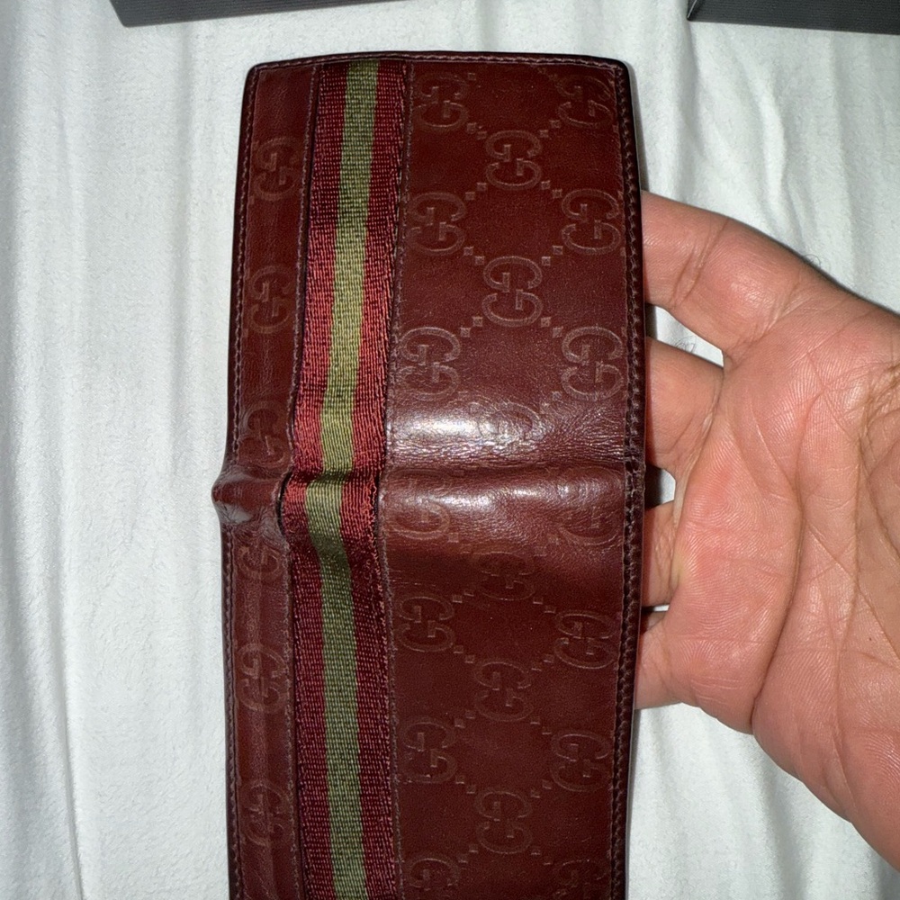 Men’s Gucci wallet.